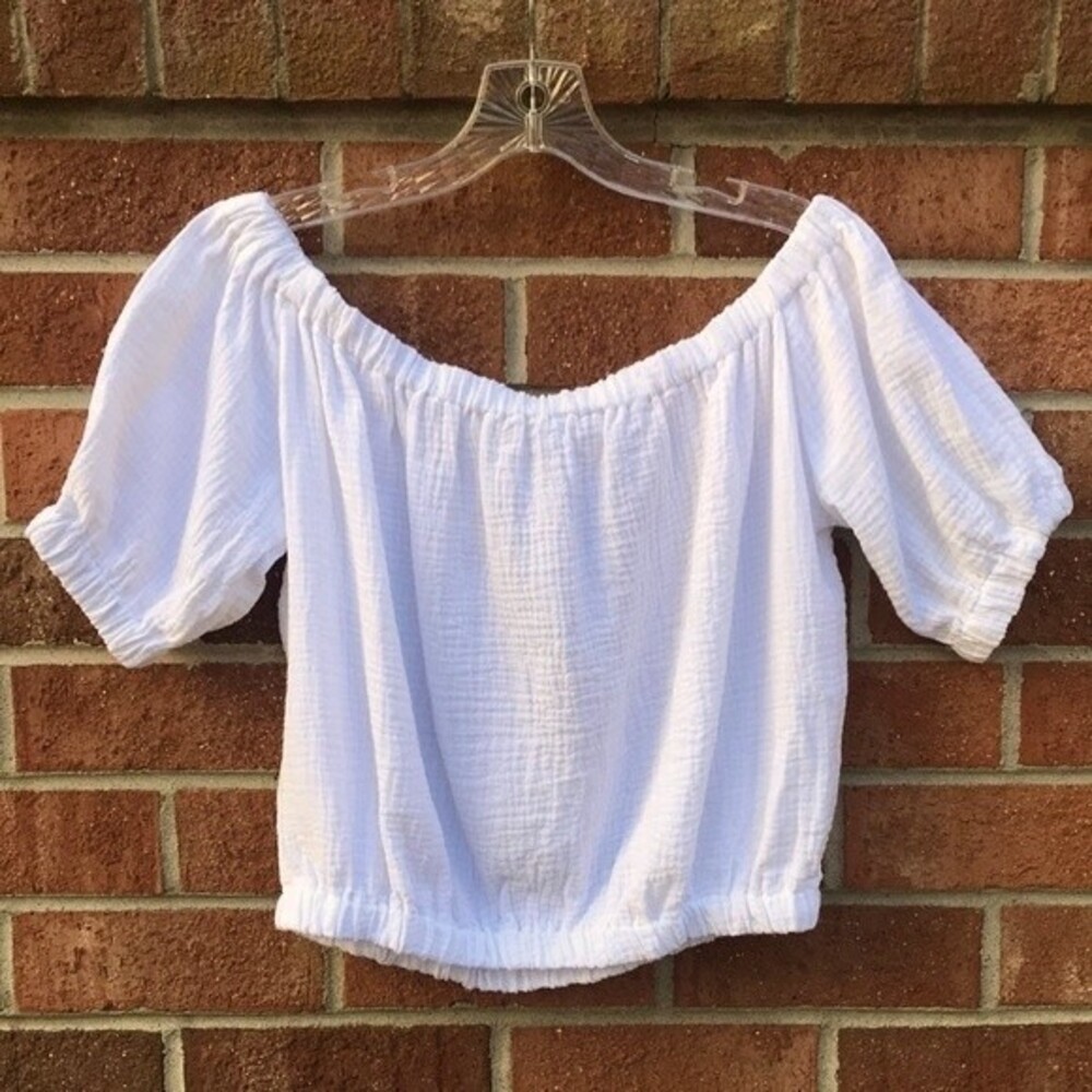 Cupcakes and Cashmere Top White Gauze Off Shoulder sz Medium NWT